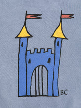 Laden Sie das Bild in den Galerie-Viewer, Faraway Castle Sweatshirt