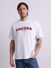 Laden Sie das Bild in den Galerie-Viewer, DAD ERA T-Shirt burgundy