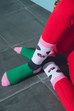 Laden Sie das Bild in den Galerie-Viewer, Lazy Panda Socken