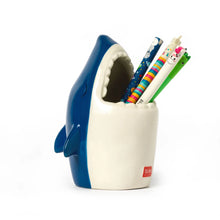 Laden Sie das Bild in den Galerie-Viewer, Stiftehalter Desk Friends &quot;Shark&quot;