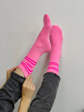 Laden Sie das Bild in den Galerie-Viewer, Neon Happy Pink Socken