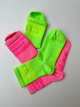 Laden Sie das Bild in den Galerie-Viewer, Neon Happy Grün Socken