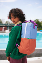 Laden Sie das Bild in den Galerie-Viewer, Rucksack Large Better Together Colourblocking Badminton Blue