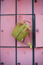 Laden Sie das Bild in den Galerie-Viewer, Rucksack Small Better Together Boost Green