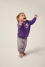 Laden Sie das Bild in den Galerie-Viewer, Baby Elephant Sweatshirt