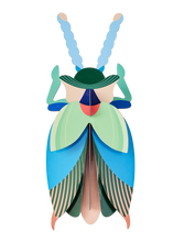 Laden Sie das Bild in den Galerie-Viewer, Emerald Beetle